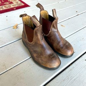 Women’s Blundstones size 7.5 US. Chelsea boot